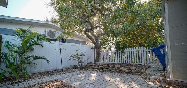 110 92ND AVENUE NE, St Petersburg, FL 33702