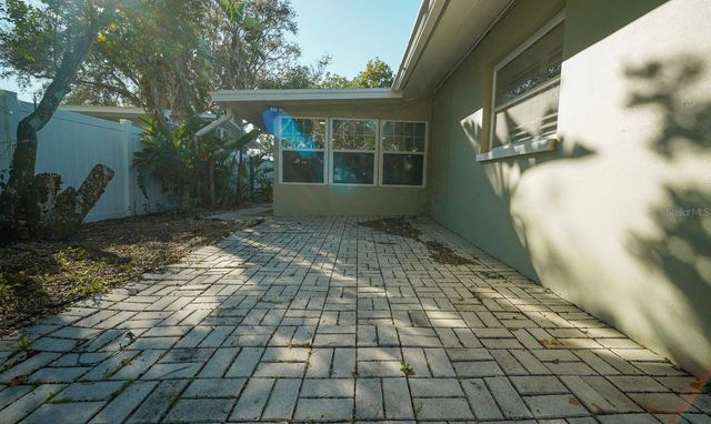 110 92ND AVENUE NE, St Petersburg, FL 33702