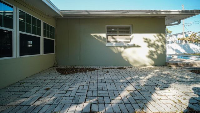 110 92ND AVENUE NE, St Petersburg, FL 33702