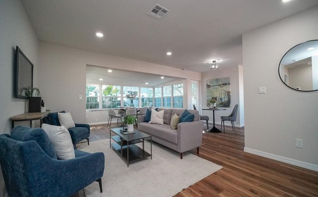 110 92ND AVENUE NE, St Petersburg, FL 33702