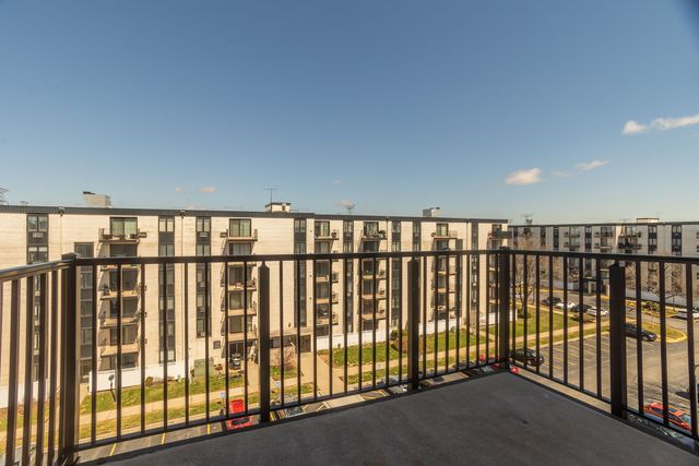 9128 W Terrace Drive 6L, Niles, IL 60714