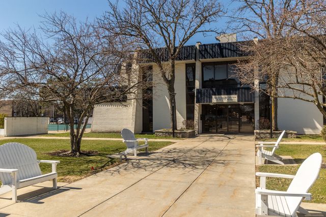 9128 W Terrace Drive 6L, Niles, IL 60714