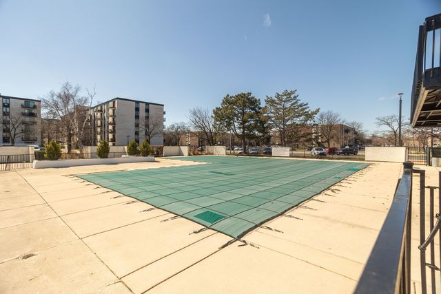 9128 W Terrace Drive 6L, Niles, IL 60714