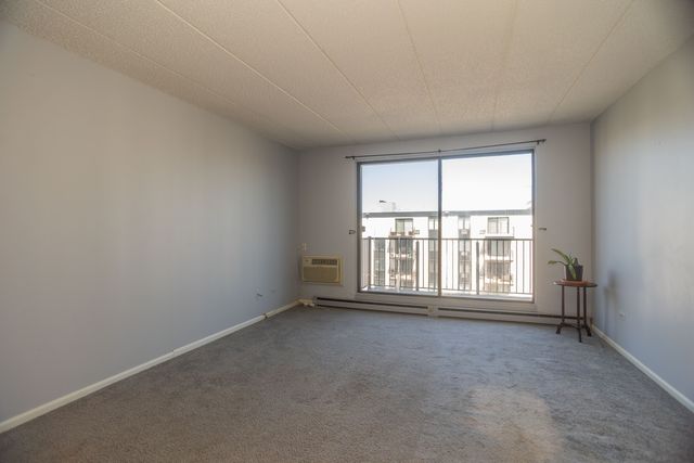 9128 W Terrace Drive 6L, Niles, IL 60714