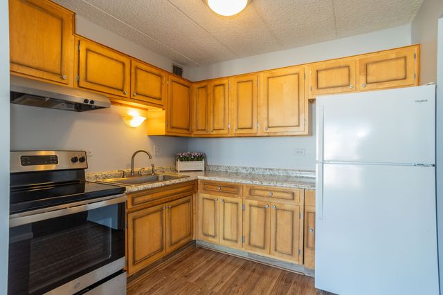 9128 W Terrace Drive 6L, Niles, IL 60714