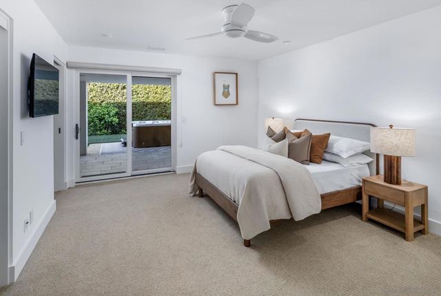 7970 Roseland Dr, La Jolla, CA 92037