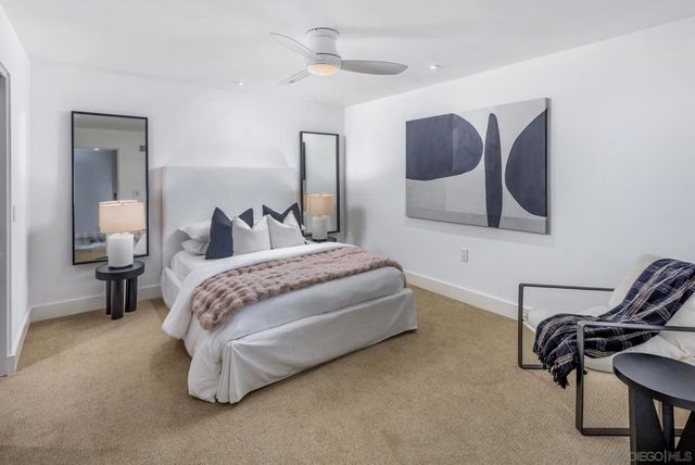 7970 Roseland Dr, La Jolla, CA 92037