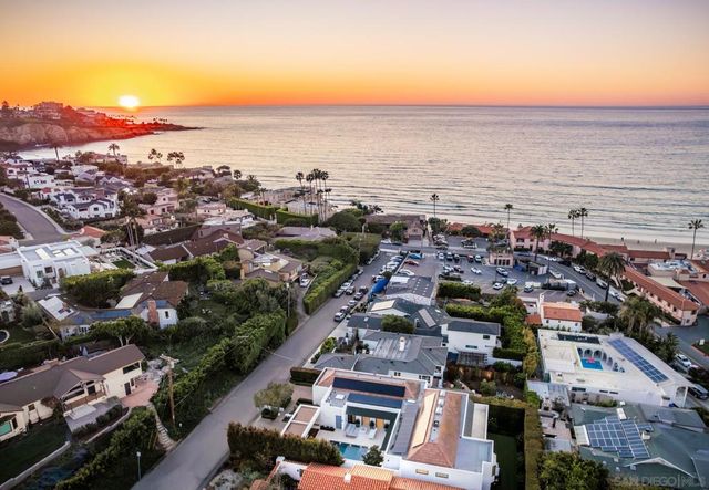 7970 Roseland Dr, La Jolla, CA 92037