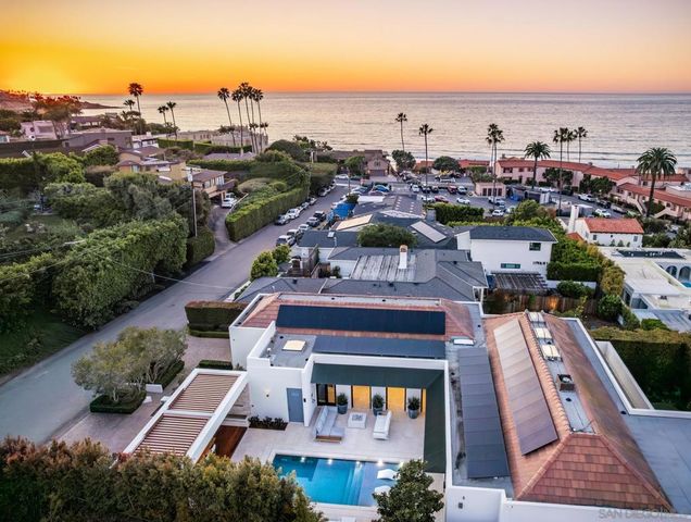 7970 Roseland Dr, La Jolla, CA 92037