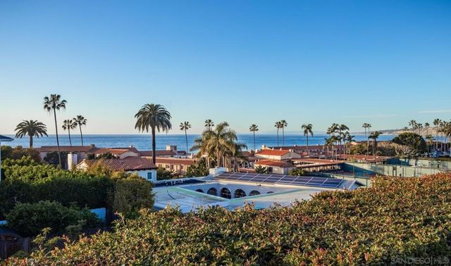 7970 Roseland Dr, La Jolla, CA 92037