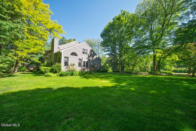 22 E Claremont Drive, Voorheesville, NY 12186
