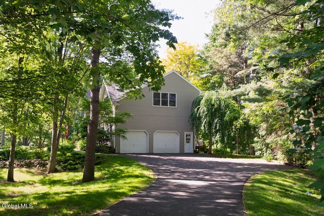 22 E Claremont Drive, Voorheesville, NY 12186