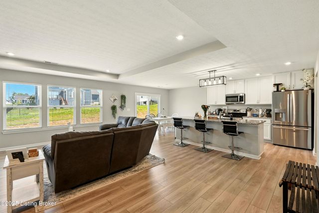 3810 Scarlet Oak Ln, La Grange, KY 40031