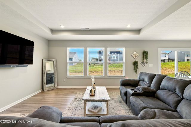 3810 Scarlet Oak Ln, La Grange, KY 40031