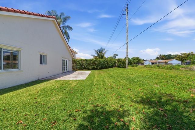 5233 Rosen Boulevard, Boynton Beach, FL 33472