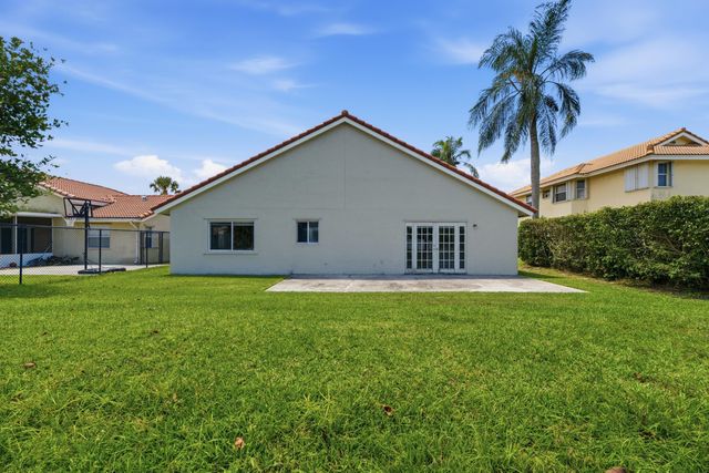 5233 Rosen Boulevard, Boynton Beach, FL 33472