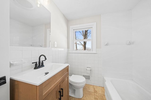 1 Hillcrest Ave, Lynn, MA 01904