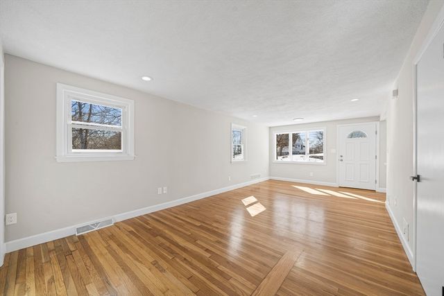 1 Hillcrest Ave, Lynn, MA 01904