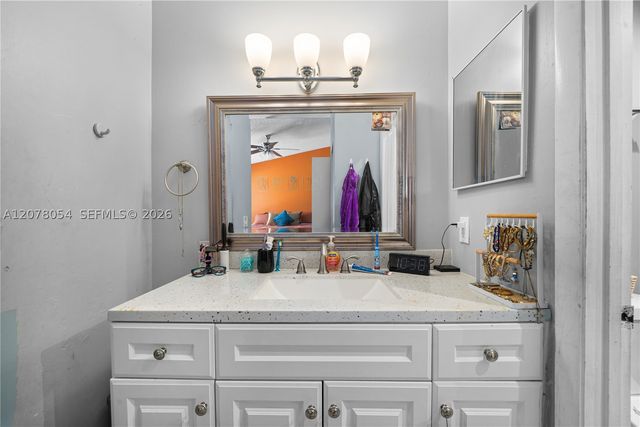 1293 Sussex Dr, North Lauderdale, FL 33068