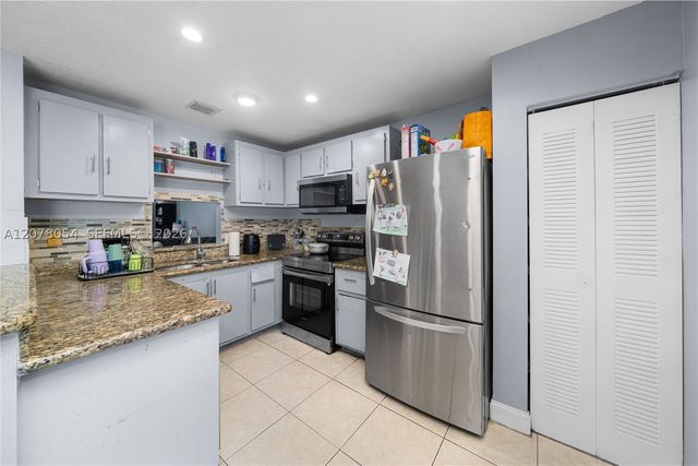 1293 Sussex Dr, North Lauderdale, FL 33068