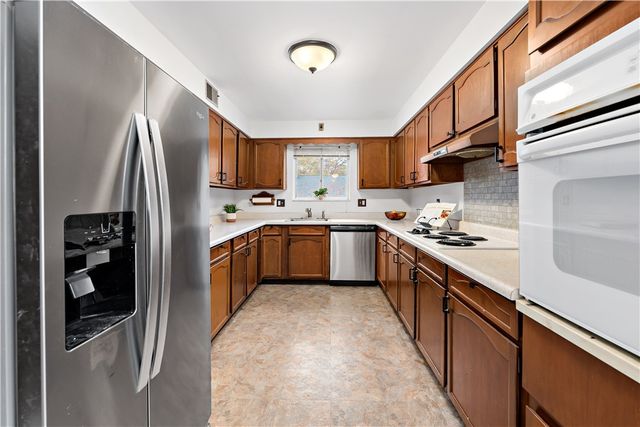 7716 WICK DR, Ross Twp, PA 15237