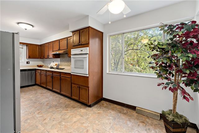 7716 WICK DR, Ross Twp, PA 15237