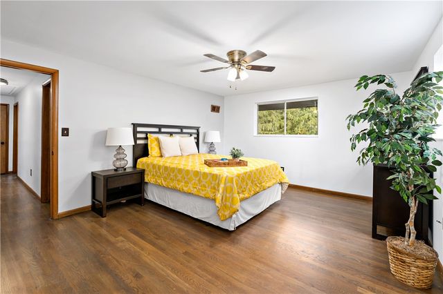 7716 WICK DR, Ross Twp, PA 15237