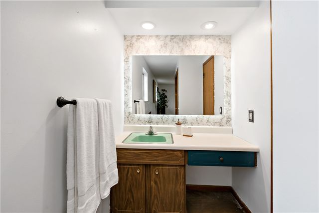 7716 WICK DR, Ross Twp, PA 15237