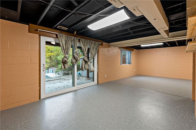 7716 WICK DR, Ross Twp, PA 15237