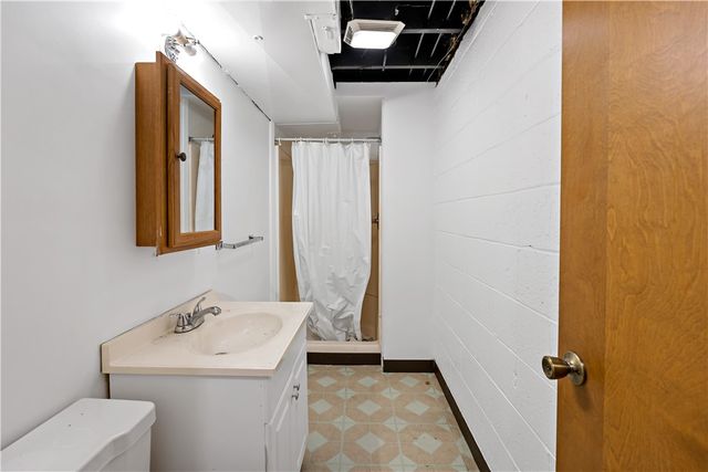 7716 WICK DR, Ross Twp, PA 15237