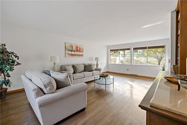 7716 WICK DR, Ross Twp, PA 15237