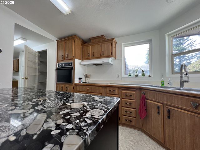 16063 DRIFTWOOD Ln 10, Brookings, OR 97415