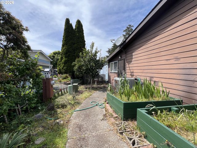 16063 DRIFTWOOD Ln 10, Brookings, OR 97415