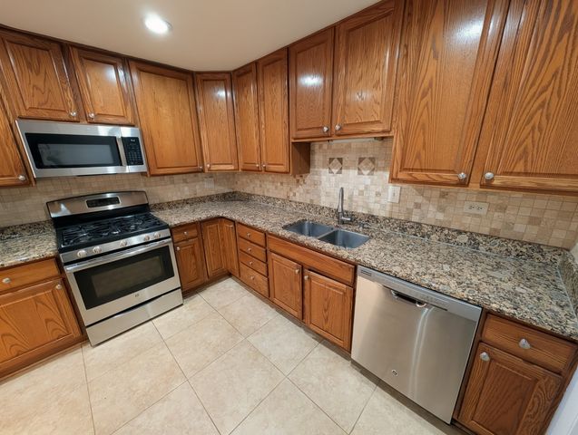 9588 Terrace Place 1F, Des Plaines, IL 60016
