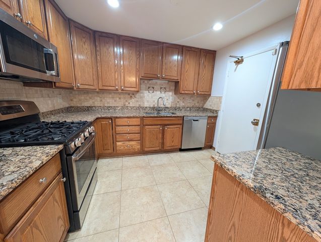 9588 Terrace Place 1F, Des Plaines, IL 60016
