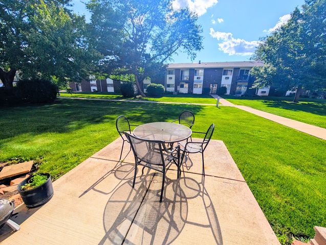 9588 Terrace Place 1F, Des Plaines, IL 60016