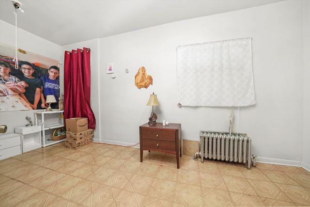 3927 W 56TH Street, Chicago, IL 60629