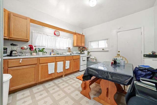 3927 W 56TH Street, Chicago, IL 60629