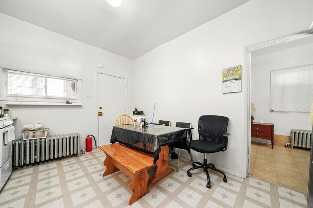 3927 W 56TH Street, Chicago, IL 60629