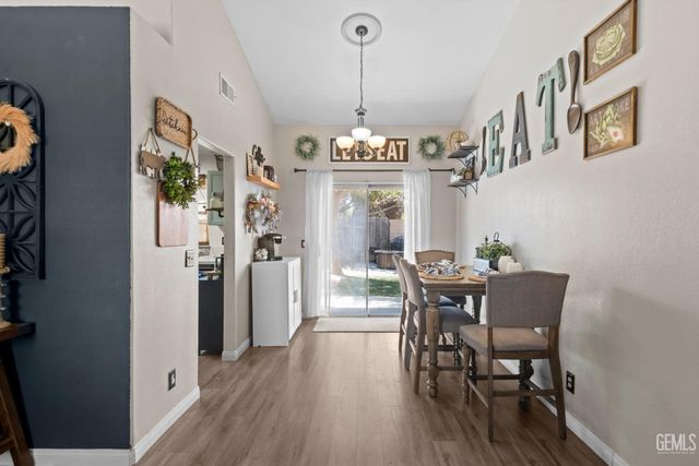6008 Cliffwood Way, Bakersfield, CA 93306