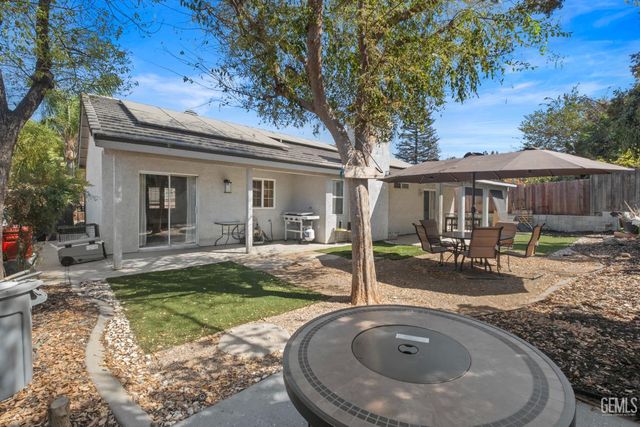 6008 Cliffwood Way, Bakersfield, CA 93306