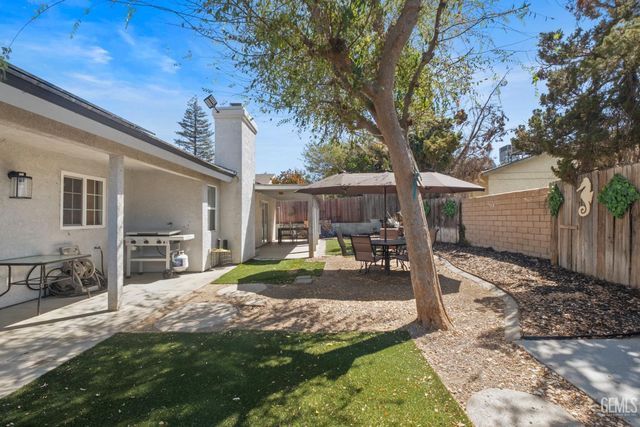 6008 Cliffwood Way, Bakersfield, CA 93306