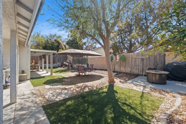 6008 Cliffwood Way, Bakersfield, CA 93306