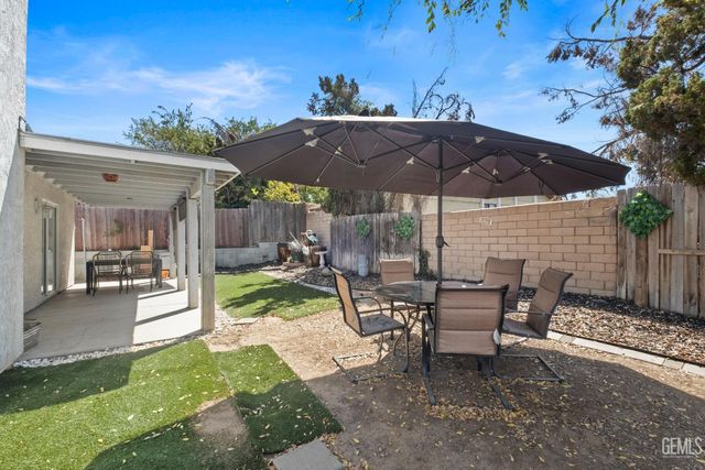 6008 Cliffwood Way, Bakersfield, CA 93306