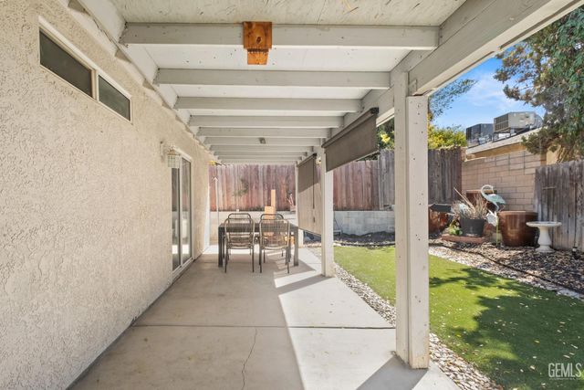 6008 Cliffwood Way, Bakersfield, CA 93306