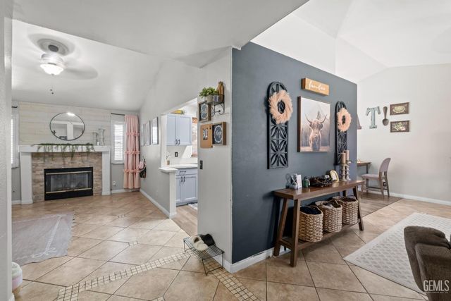 6008 Cliffwood Way, Bakersfield, CA 93306