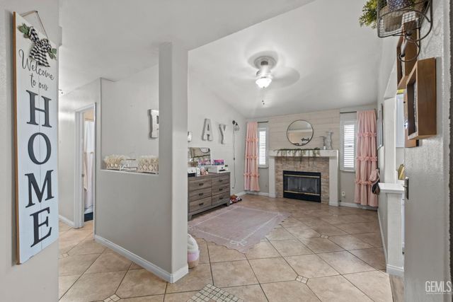 6008 Cliffwood Way, Bakersfield, CA 93306