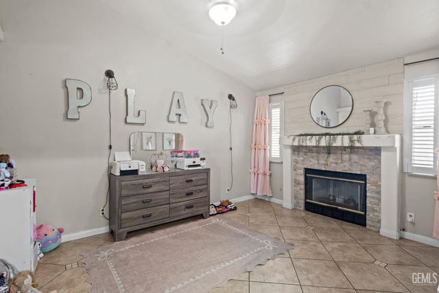 6008 Cliffwood Way, Bakersfield, CA 93306