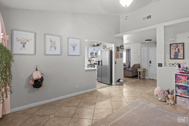 6008 Cliffwood Way, Bakersfield, CA 93306