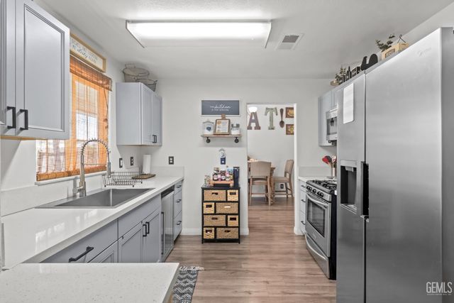 6008 Cliffwood Way, Bakersfield, CA 93306